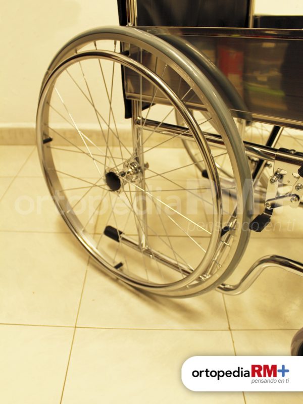 Silla de Ruedas con Llanta Sólida y Estructura Cromada - Imagen 3