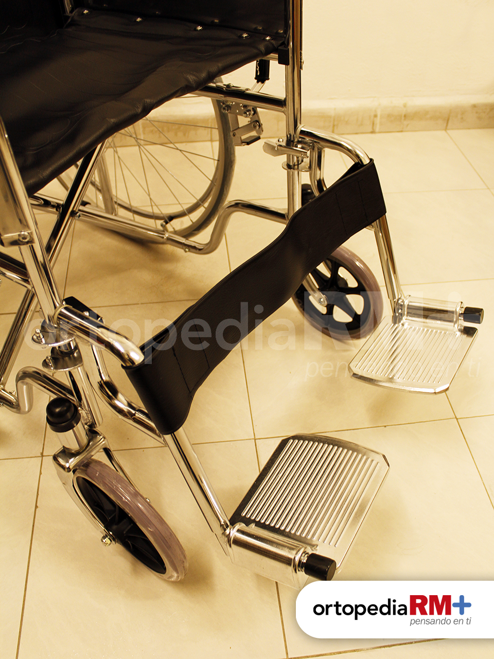 Silla de Ruedas con Llanta Sólida y Estructura Cromada - Imagen 2
