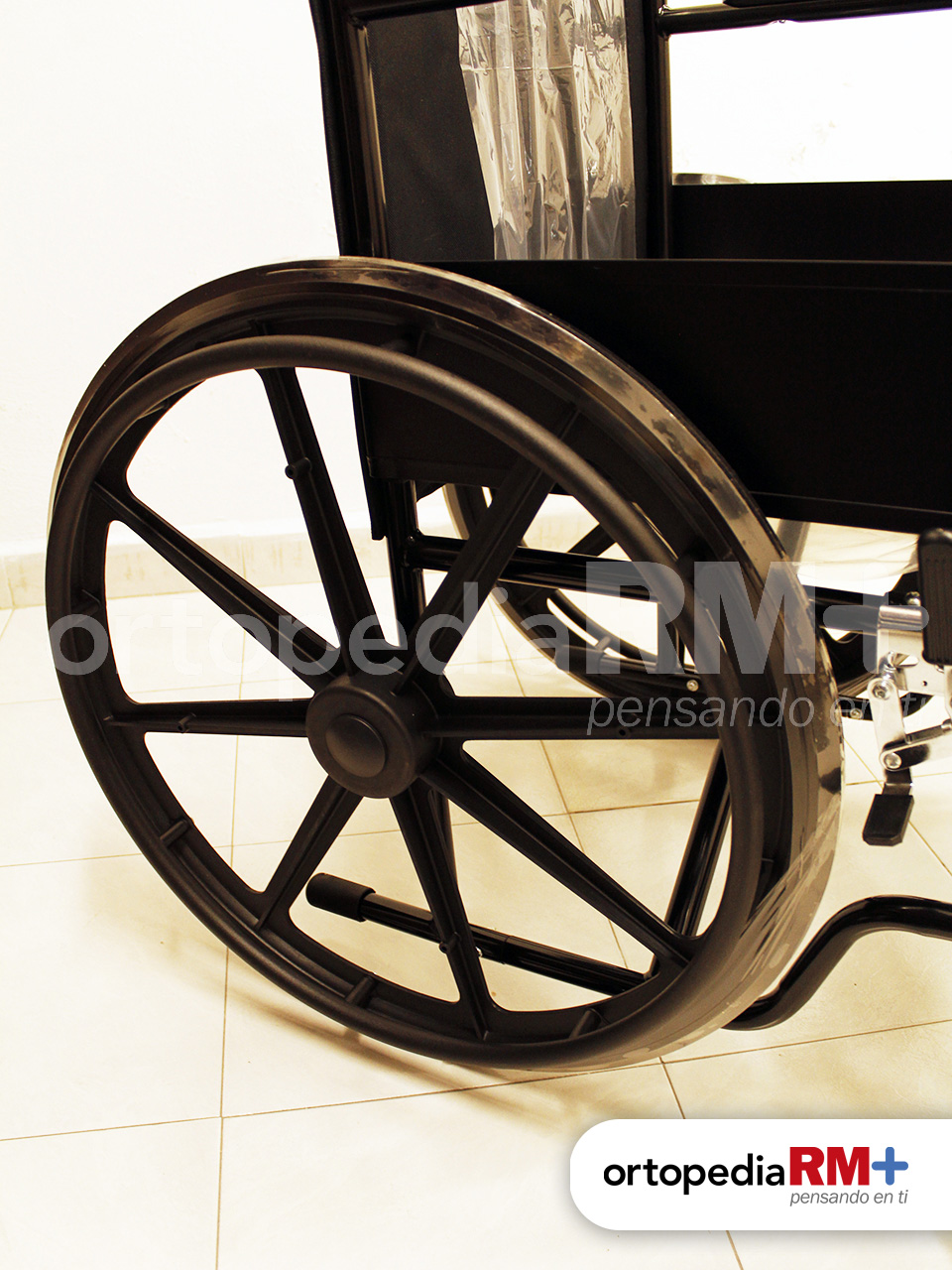 Silla de Ruedas Básica con Rines de Policarbonato - Imagen 2